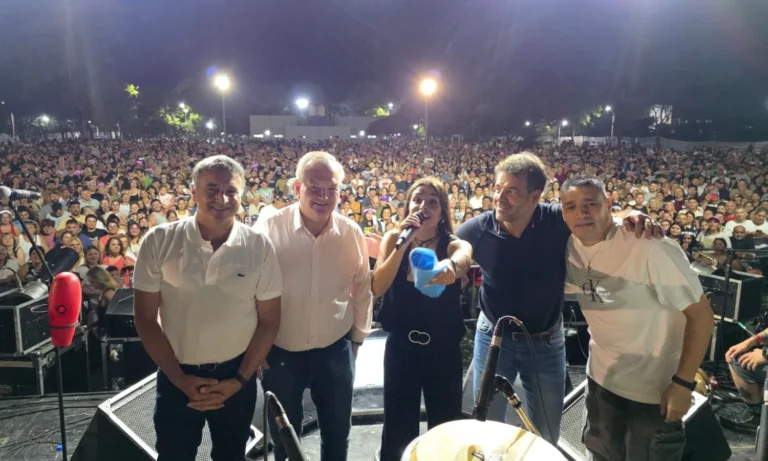 Suardi vivió una multitudinaria fiesta en el cierre del ciclo “Domingos Musicales” y periodo de vacaciones