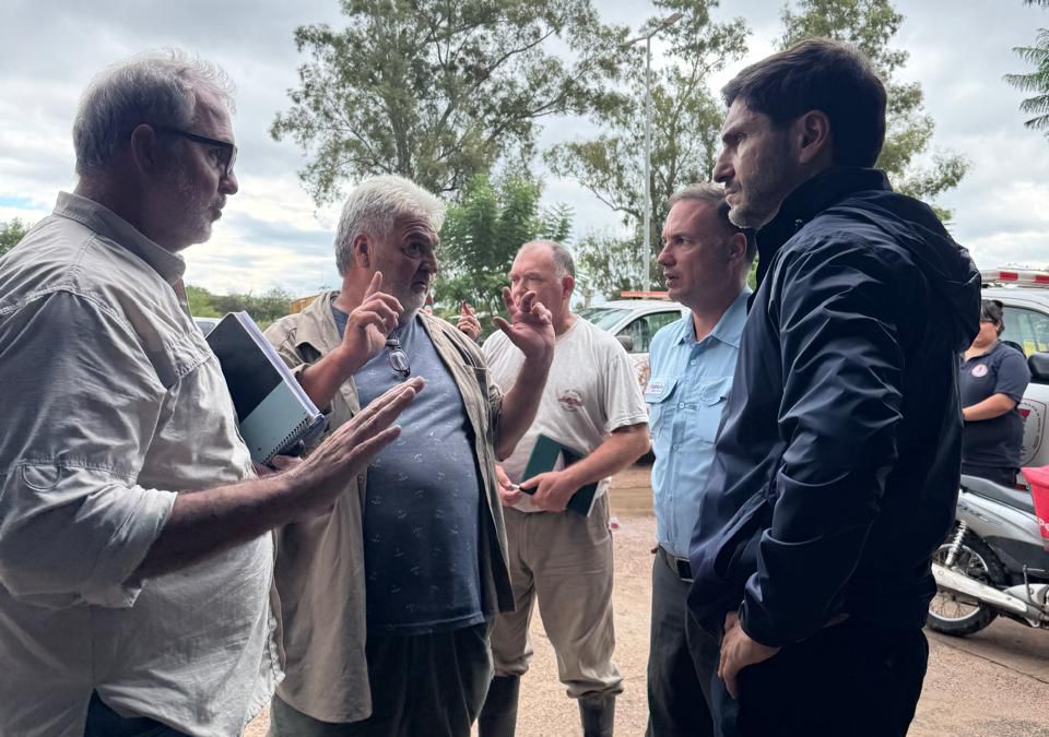 En este momento estás viendo Villa Minetti: Pullaro supervisó la defensa hídrica y el funcionamiento de las bombas