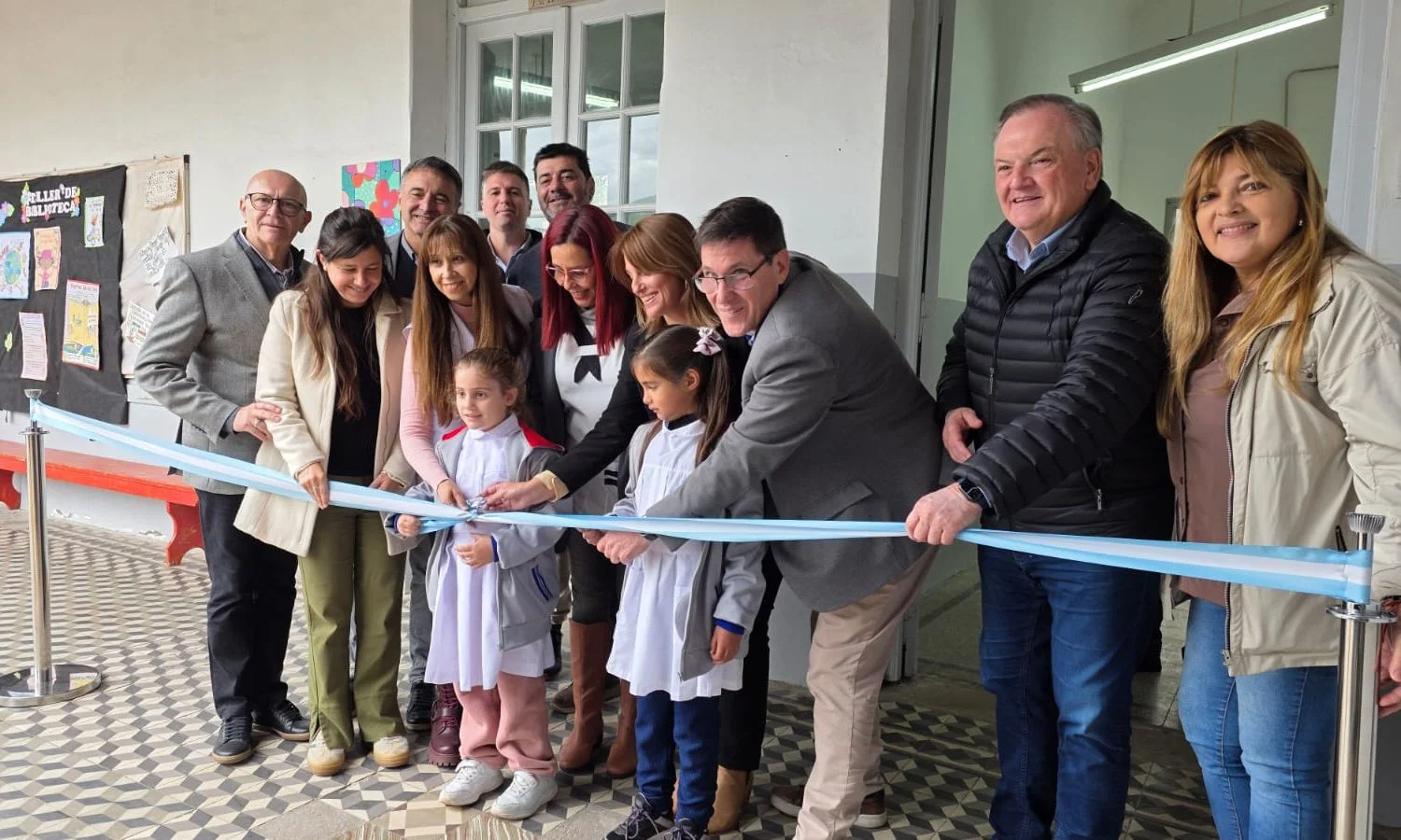 En este momento estás viendo El ministro Goity y el Senador Michlig inauguraron obras del Programa “Mil Aulas” y visitaron la Escuela N° 40