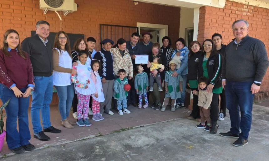 En este momento estás viendo La Escuela Rural de Paraje la Vizcachera N° 266 recibió $21 millones para la reparación integral del techo