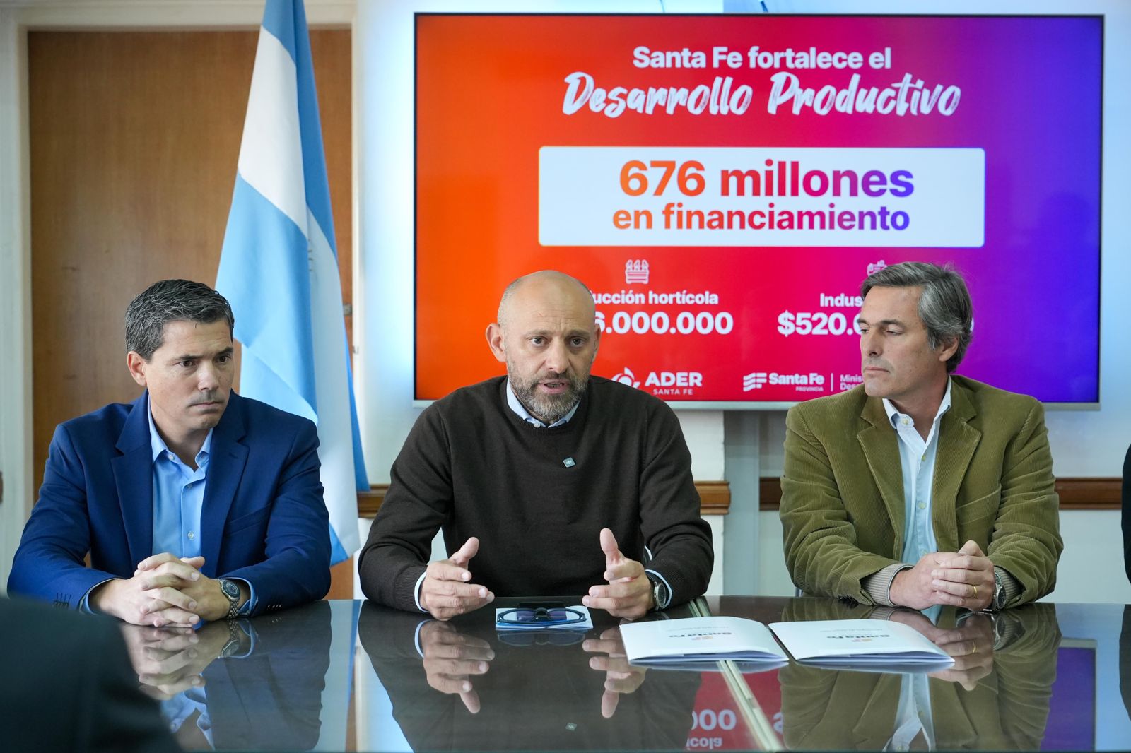 En este momento estás viendo Provincia destina más de $ 3.200 millones para sostener e impulsar a los sectores productivos santafesinos
