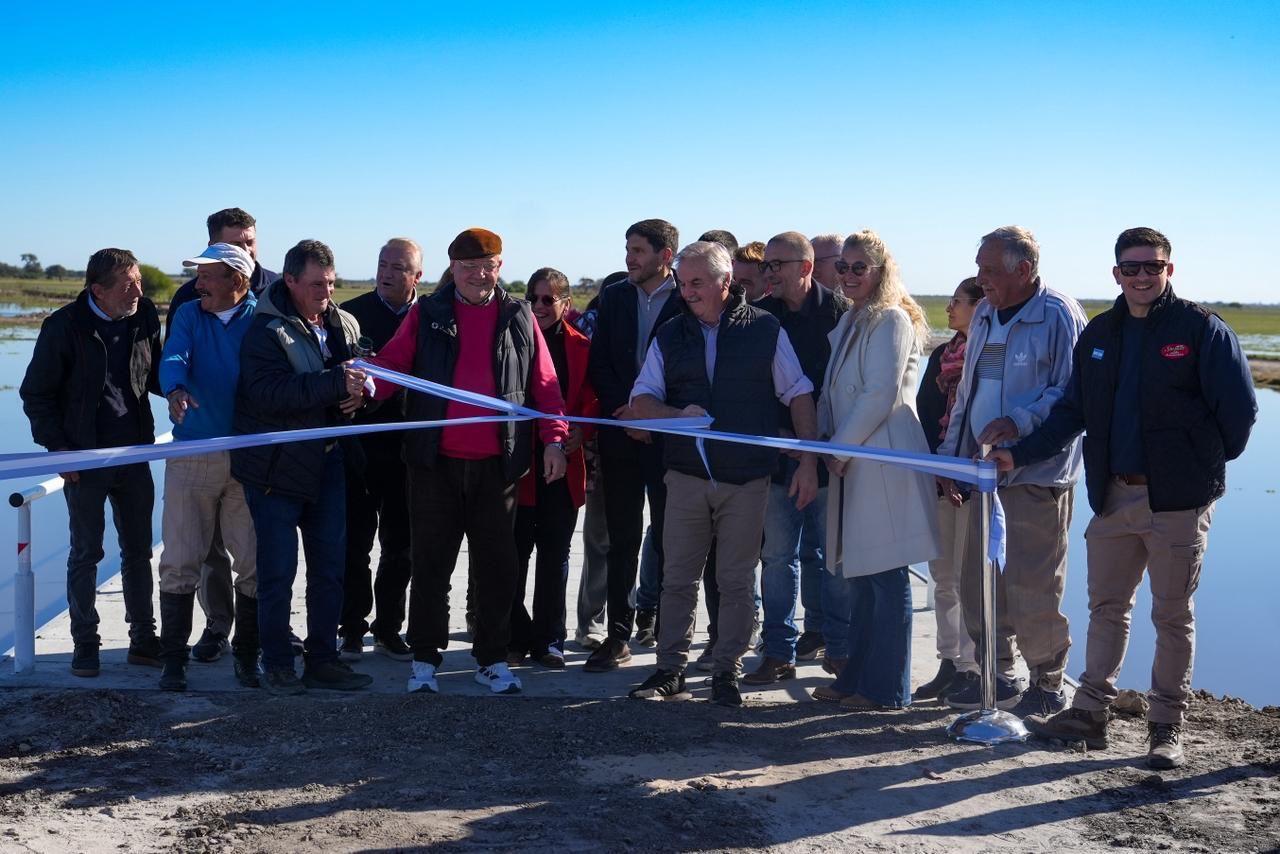En este momento estás viendo Pullaro inauguró un puente clave para la producción en el norte provincial