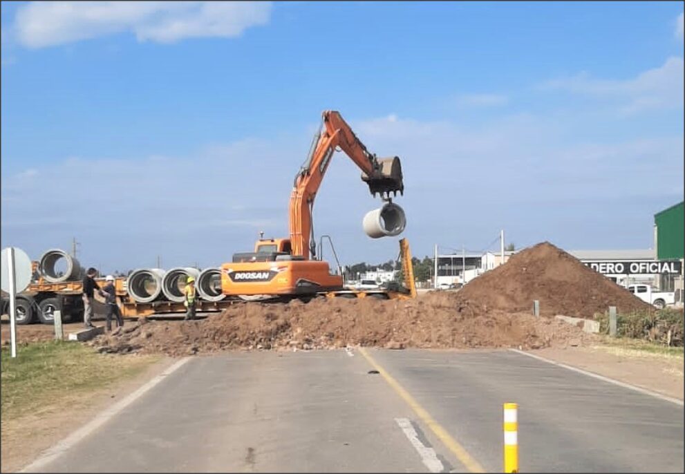En este momento estás viendo Durante todo este viernes se trabajó reparando la rotura en ruta 34