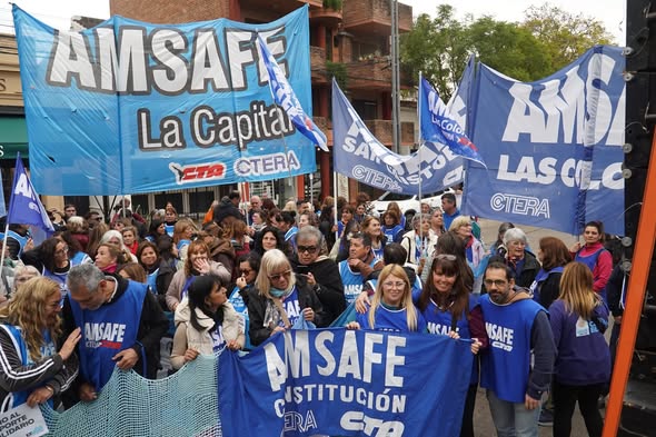 En este momento estás viendo AMSAFE registró 20000 firmas para exigir la derogación de la ley previsional