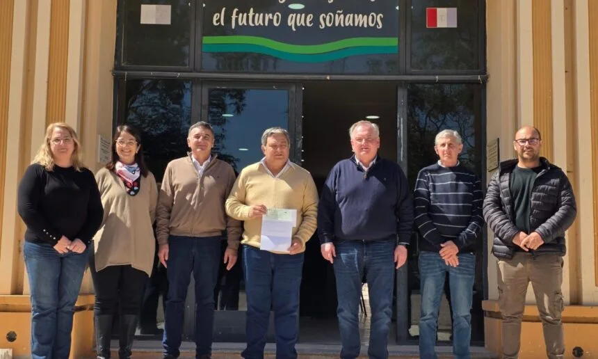 En este momento estás viendo Michlig y González entregaron aportes provinciales para obras trascendentales para la Comunidad de Arrufó