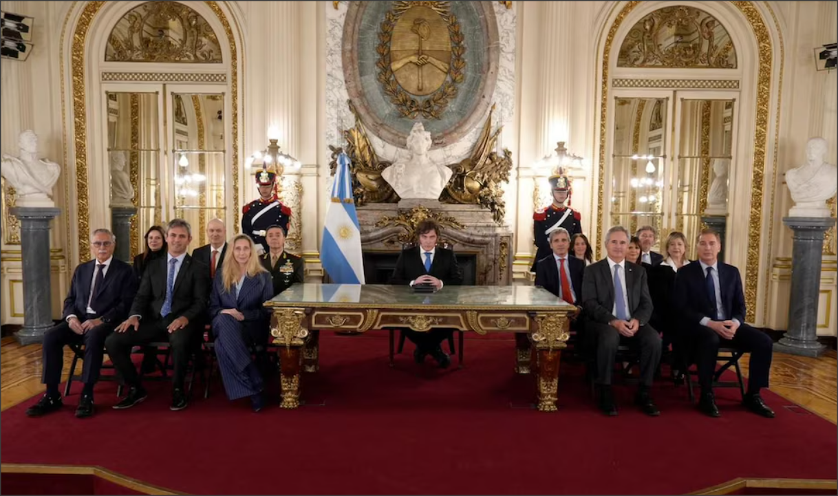 En este momento estás viendo Causa Malvinas: el Gobierno anunció un paquete de leyes para blindar la soberanía y frenar la explotación petrolera ilegítima