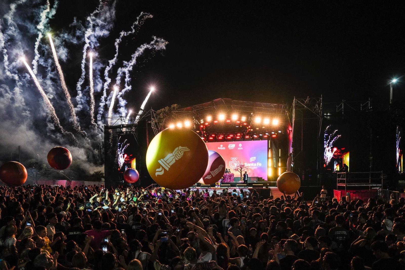 En este momento estás viendo Juegos Suramericanos 2026: más de 100 mil personas participaron de la fiesta del cierre en Santa Fe