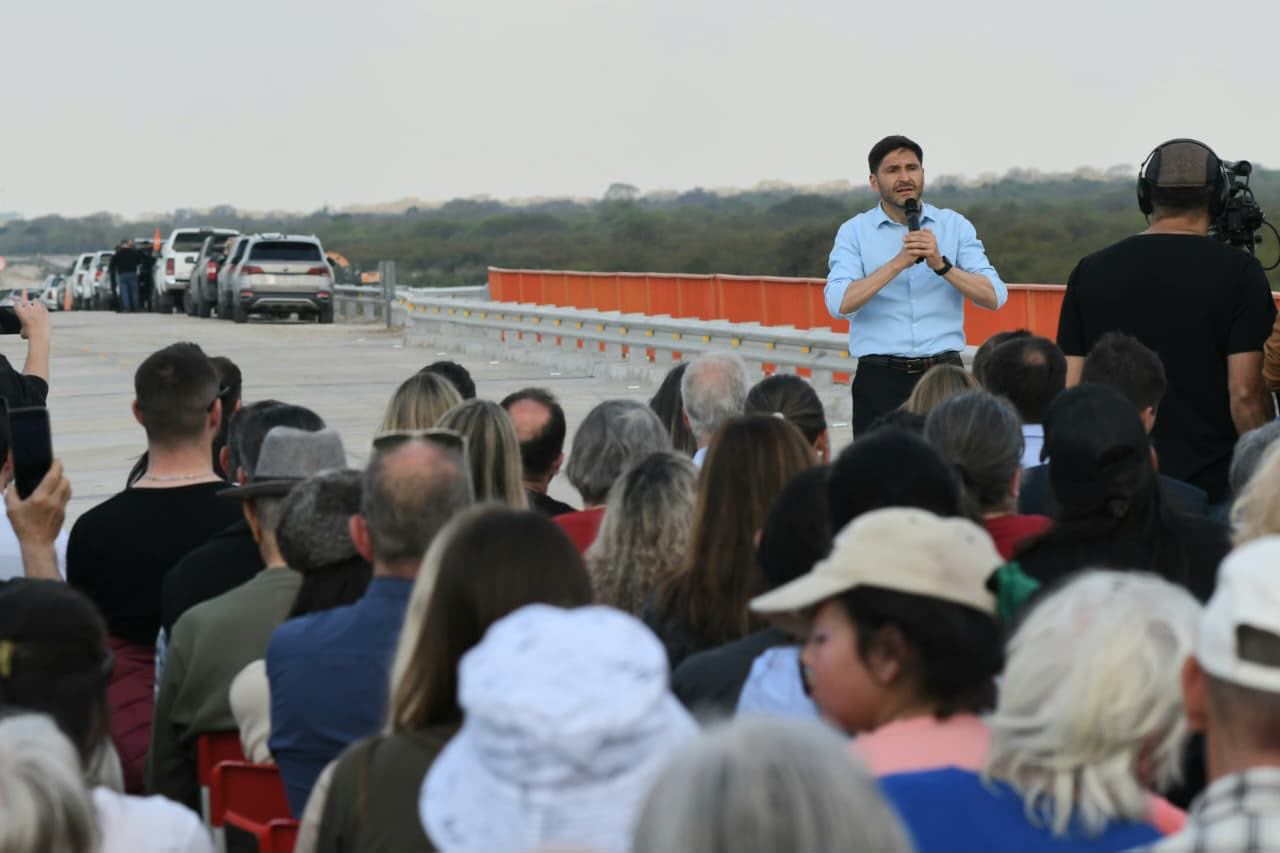 En este momento estás viendo Pullaro inauguró cuatro nuevos puentes de hormigón en el norte de la provincia