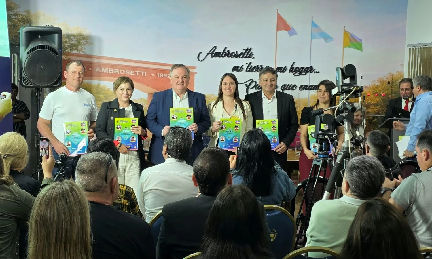 En este momento estás viendo Con una atractiva cartelera artística se presentó en Ambrosetti la 11° Fiesta de la Confraternidad 2026