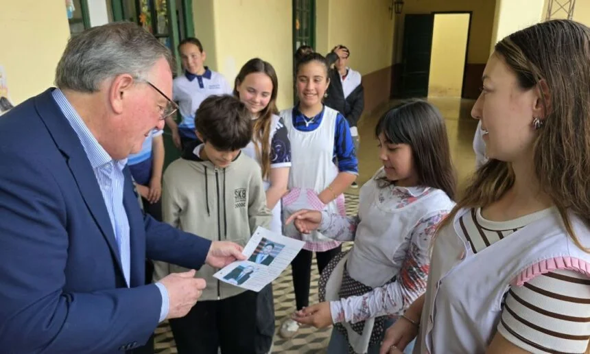 En este momento estás viendo Entrega de un aporte del FANI para la Escuela N° 515 “Mariano Moreno” de la localidad de Soledad