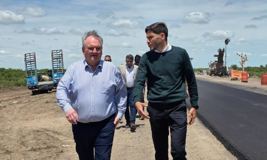 En este momento estás viendo Pullaro y Michlig recorrieron obras viales trascendentales para el dpto. San Cristóbal